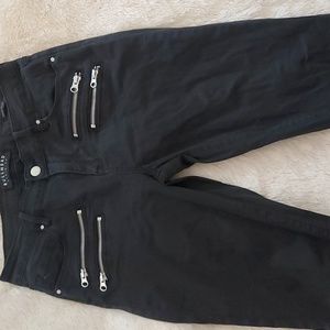 Zippered Mid Rise Jeans